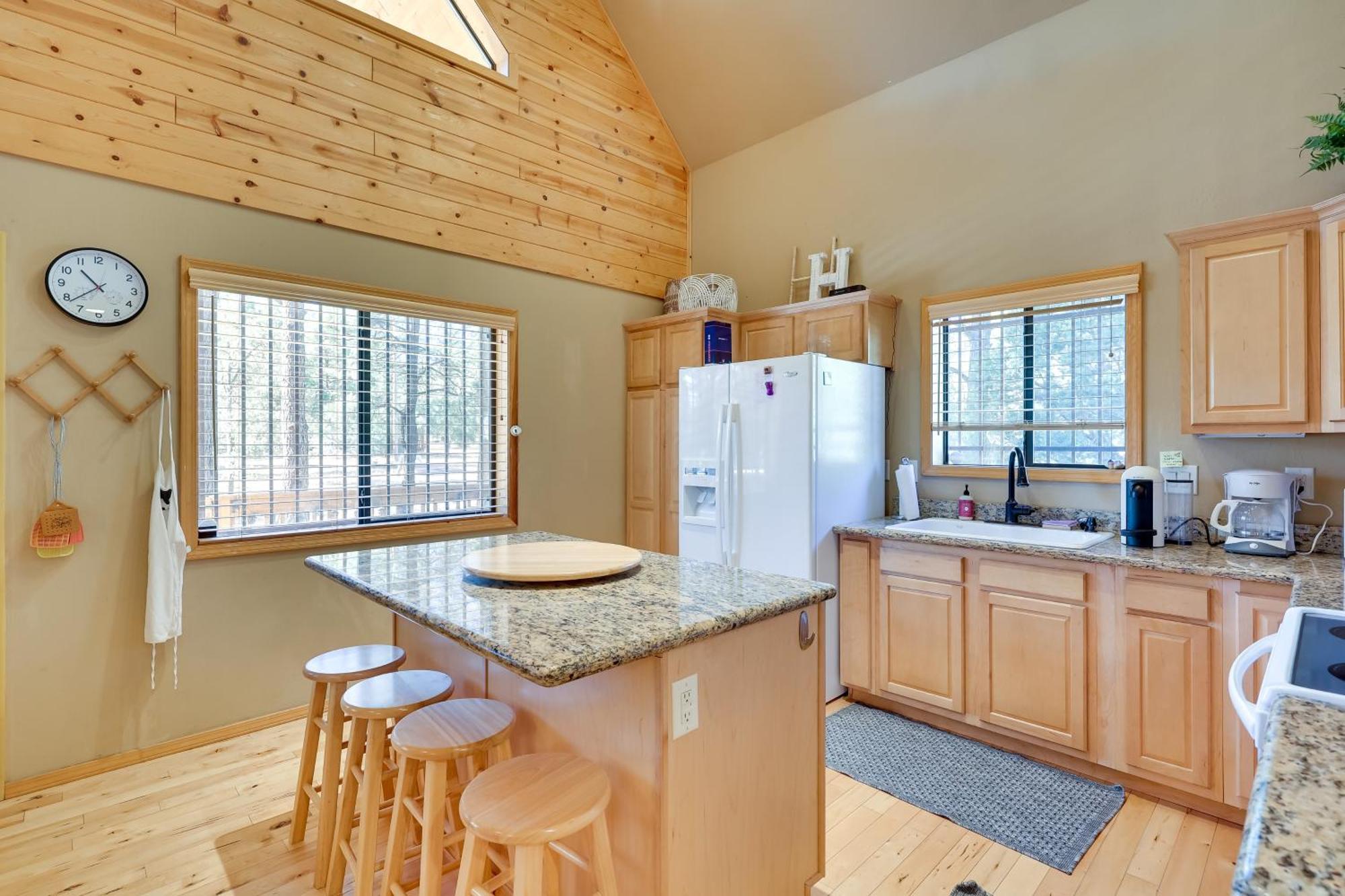 Dog-Friendly Nutrioso Cabin With Wraparound Porch! Exterior foto